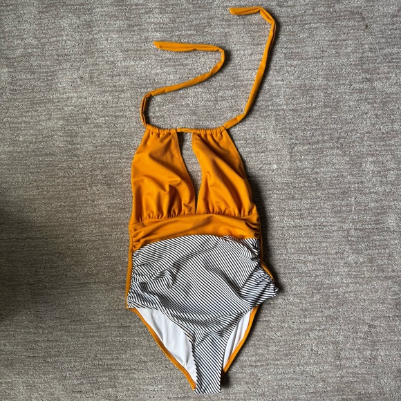 Cupshe Textured And Striped Halter Tummy Control One Piece Swimsuit Size Small - Picture 6 of 13